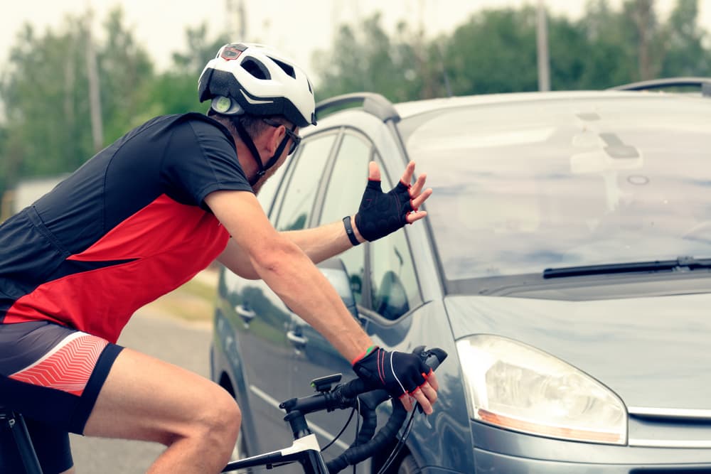 Forcing the right of way on the road for the driver of a car with the participation of a cyclist