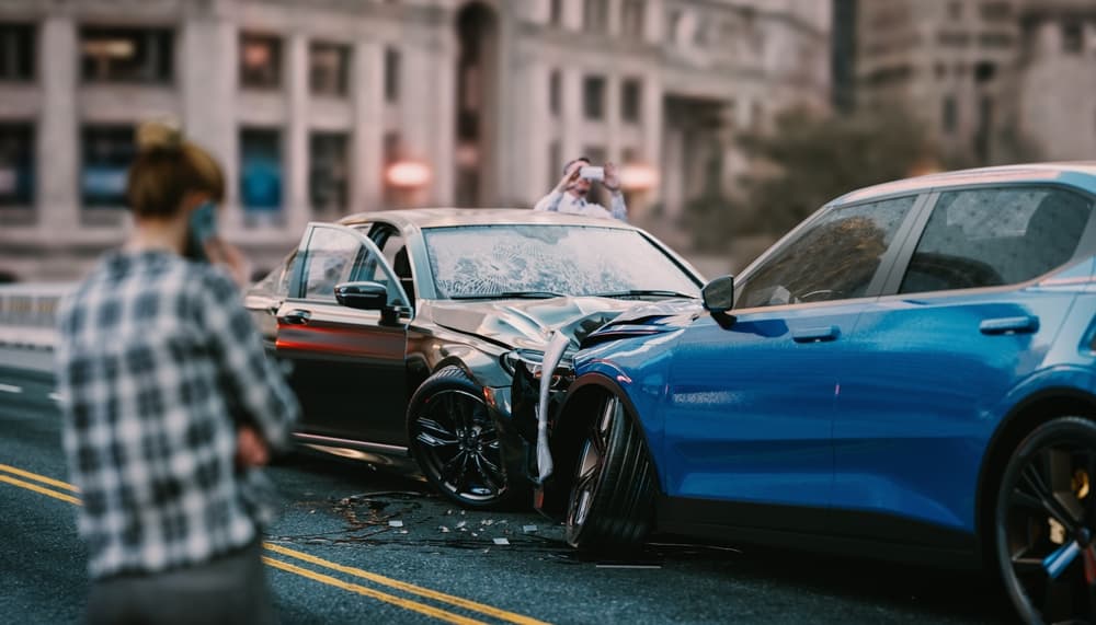 Two cars involved in a head-on collision in Washington state with drivers calling for help after an accident with an out-of-state driver."
