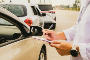 Person documenting a car accident involving an uninsured driver