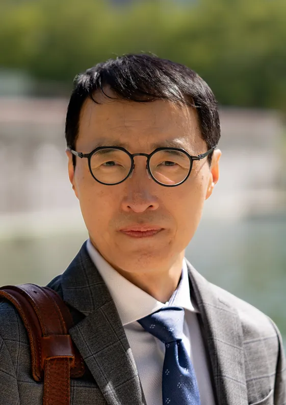 Attorney Chong Ye, Bellevue UM/UIM claims lawyer